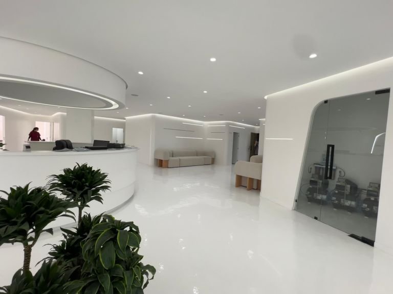 Accueil et espace d’attente – Clinique Dentaire Les Tulipes, Casablanca