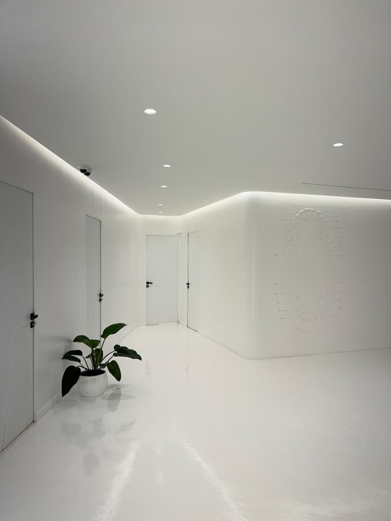 Couloir des salles de soins – Clinique Dentaire Les Tulipes, Casablanca